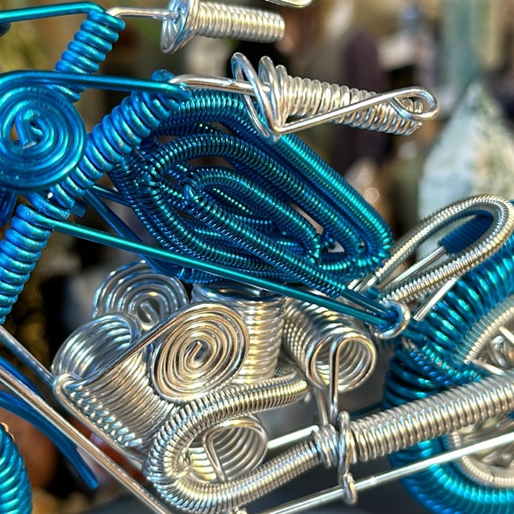🔥SALE🔥 Hand Wrapped Wire Motorcycle With A Crystal Headlight! - Picture 9 of 10